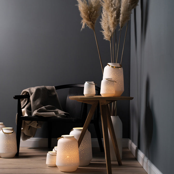 photophores lanternes sur table et par terre avec fauteuil et pampa 4avril