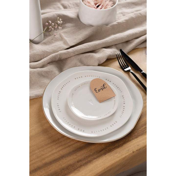assiettes blanches en plusieurs formats  en porcelaine gravure coeur écriture doré bon appétit 4avril