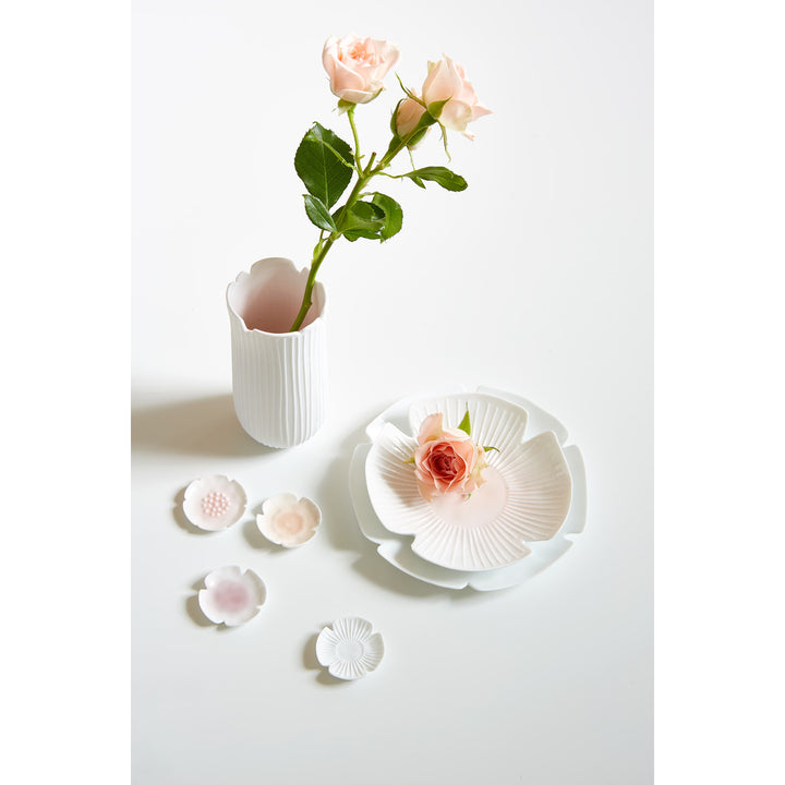 assiettes fleurs et vase en porcelaine blanche et orangée 4avril