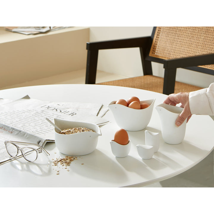 table avec bols et pots en forme d'oiseau en porcelaine blanche 4avril
