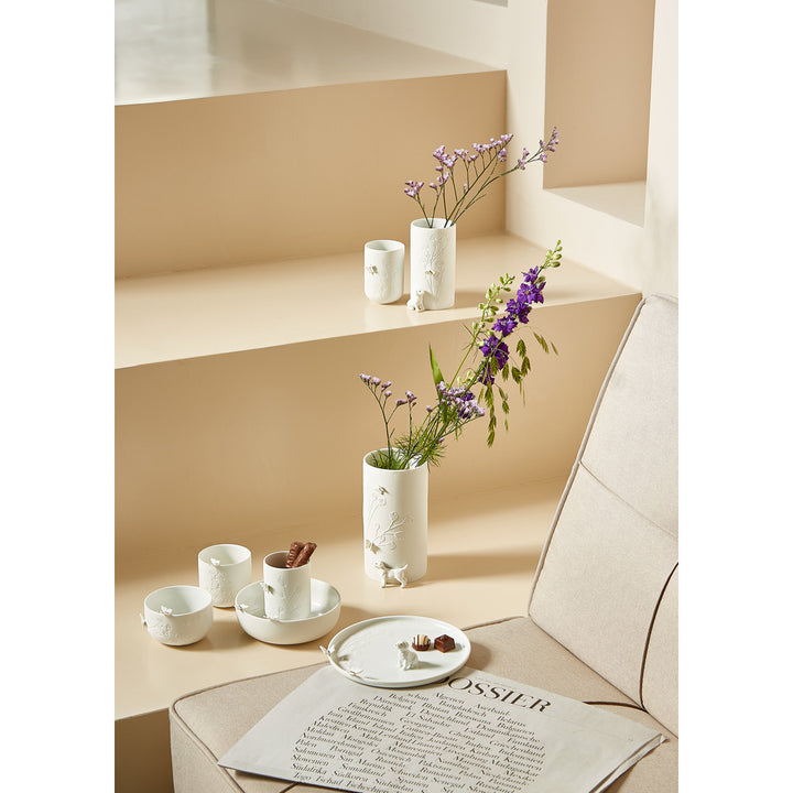 ensemble de vases et bols papillon en porcelaine blanche avec motif doré au centre et 2 papillons en relief sur le bord 4avril